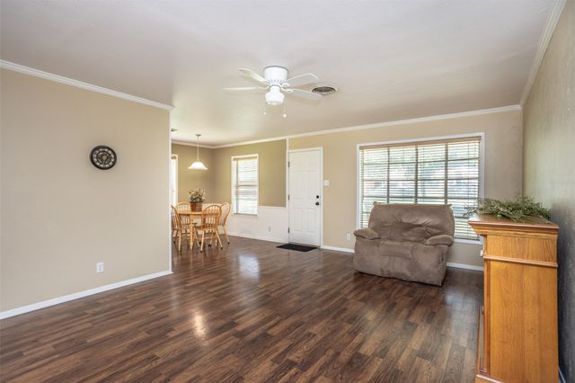 2005 Maplewood Drive, Gainesville, TX 76240