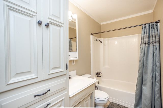 2005 Maplewood Drive, Gainesville, TX 76240