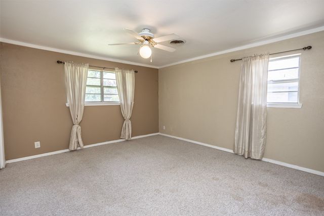 2005 Maplewood Drive, Gainesville, TX 76240