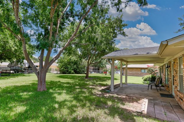 2005 Maplewood Drive, Gainesville, TX 76240