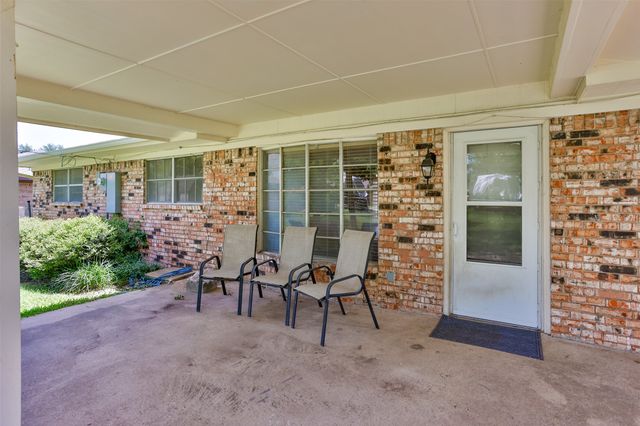2005 Maplewood Drive, Gainesville, TX 76240