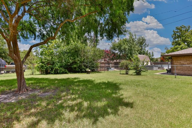 2005 Maplewood Drive, Gainesville, TX 76240