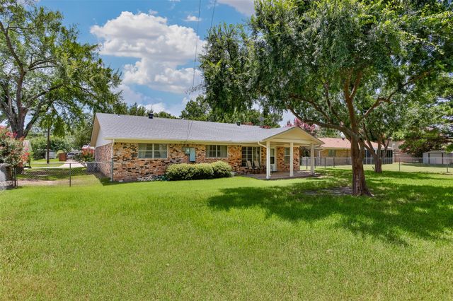 2005 Maplewood Drive, Gainesville, TX 76240