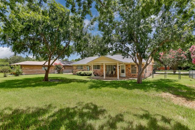 2005 Maplewood Drive, Gainesville, TX 76240