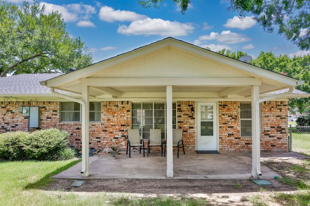 2005 Maplewood Drive, Gainesville, TX 76240