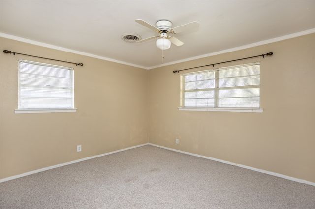 2005 Maplewood Drive, Gainesville, TX 76240