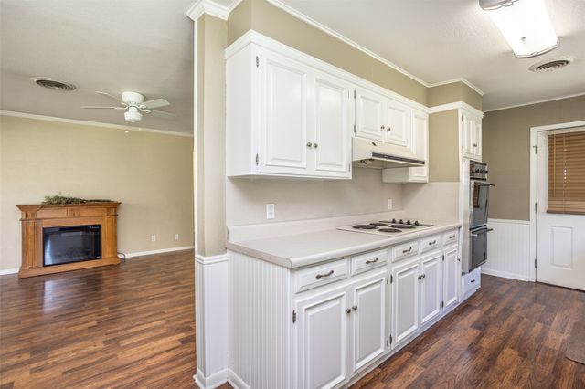 2005 Maplewood Drive, Gainesville, TX 76240