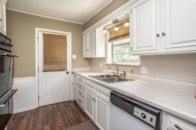 2005 Maplewood Drive, Gainesville, TX 76240