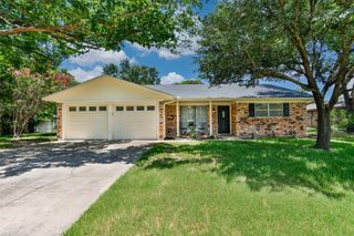 2005 Maplewood Drive, Gainesville, TX 76240