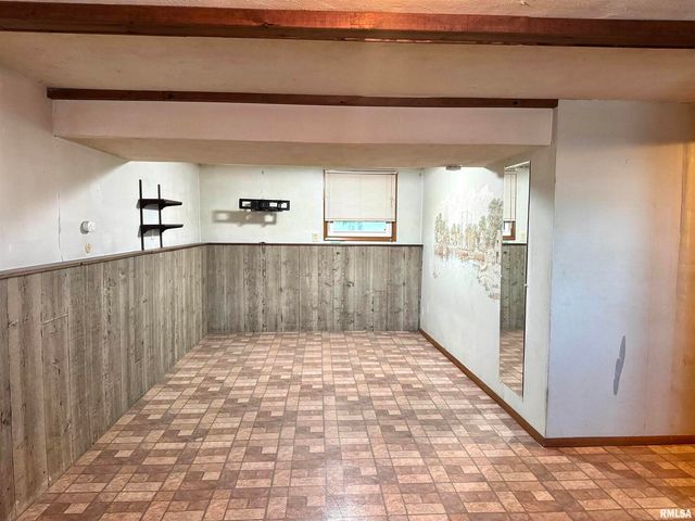 1229 13TH Avenue N, Clinton, IA 52732