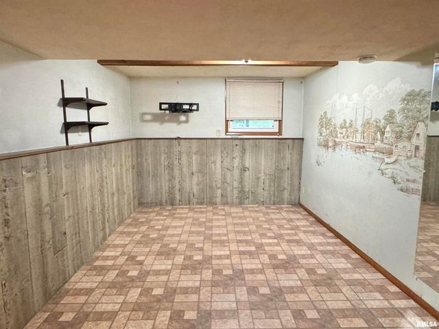 1229 13TH Avenue N, Clinton, IA 52732