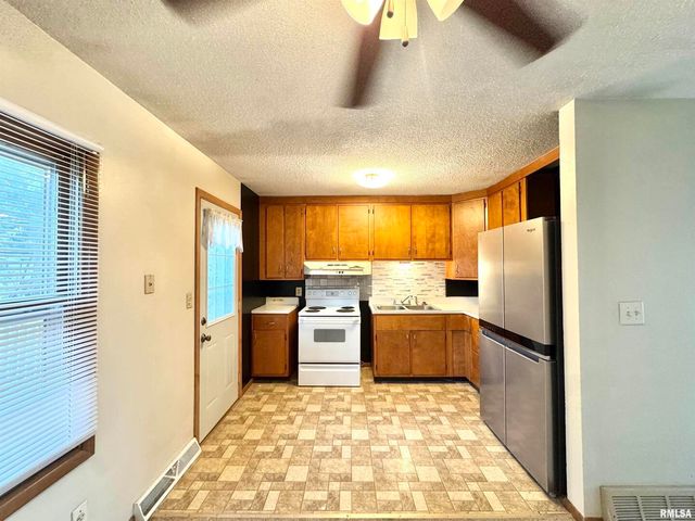 1229 13TH Avenue N, Clinton, IA 52732