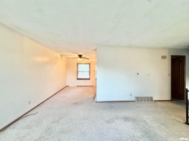 1229 13TH Avenue N, Clinton, IA 52732