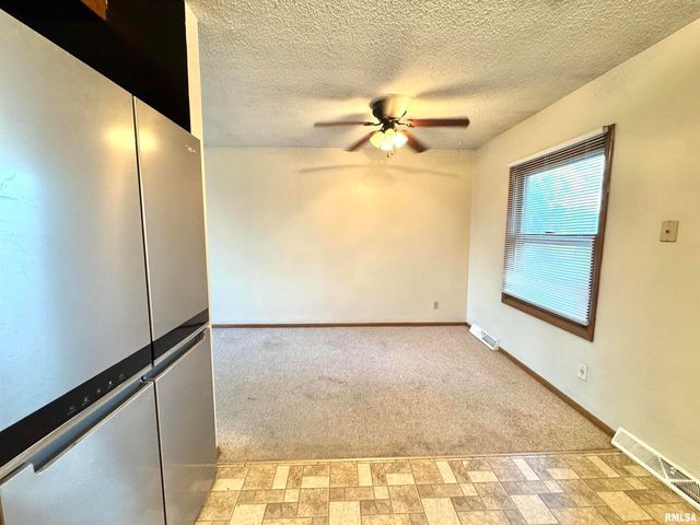 1229 13TH Avenue N, Clinton, IA 52732