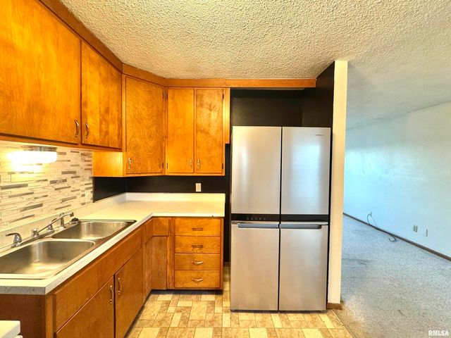 1229 13TH Avenue N, Clinton, IA 52732