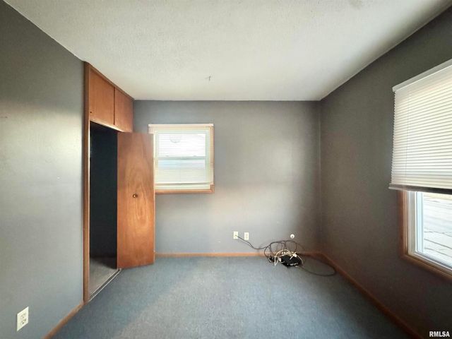 1229 13TH Avenue N, Clinton, IA 52732