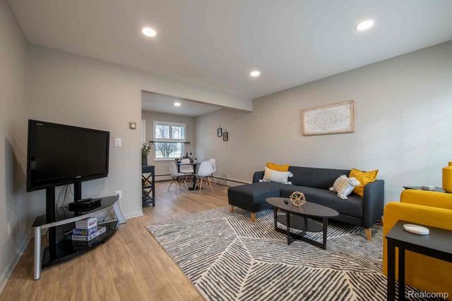 2708 W 13 Mile Road, Royal Oak, MI 48073