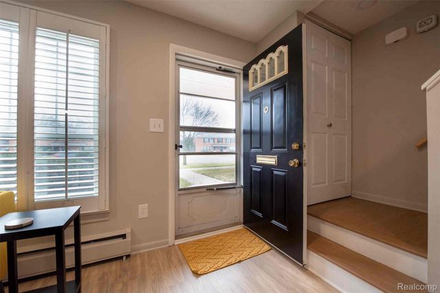 2708 W 13 Mile Road, Royal Oak, MI 48073