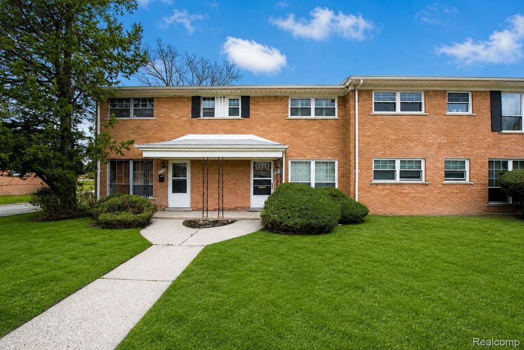2708 W 13 Mile Road, Royal Oak, MI 48073