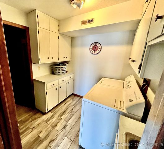 1808 Skyline Place, Bartlesville, OK 74006