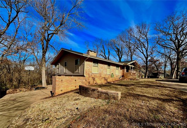 1808 Skyline Place, Bartlesville, OK 74006