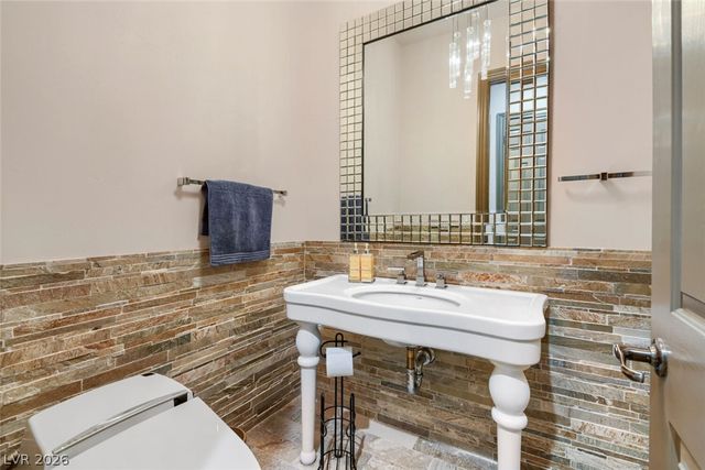 2010 Shenley Court, Las Vegas, NV 89117