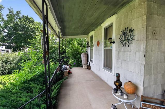 906 Columbia Avenue, Leavenworth, KS 66048