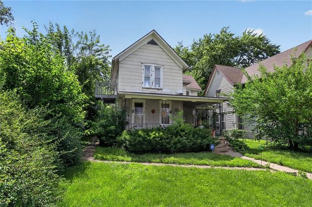 906 Columbia Avenue, Leavenworth, KS 66048