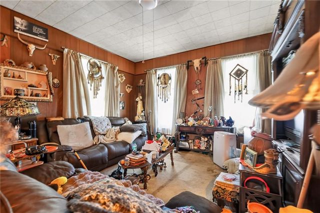 906 Columbia Avenue, Leavenworth, KS 66048