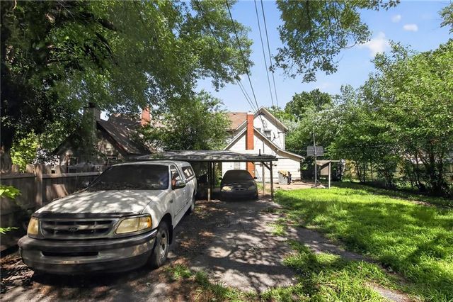 906 Columbia Avenue, Leavenworth, KS 66048
