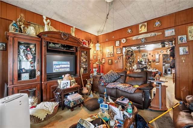 906 Columbia Avenue, Leavenworth, KS 66048