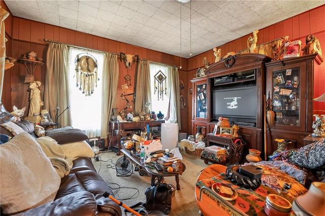 906 Columbia Avenue, Leavenworth, KS 66048