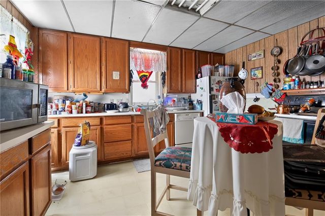 906 Columbia Avenue, Leavenworth, KS 66048