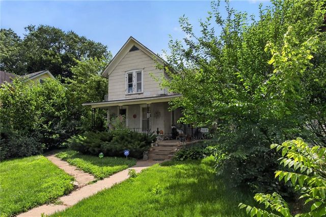 906 Columbia Avenue, Leavenworth, KS 66048