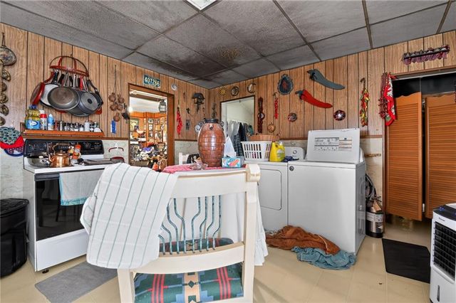 906 Columbia Avenue, Leavenworth, KS 66048