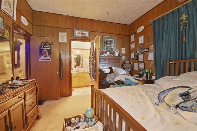 906 Columbia Avenue, Leavenworth, KS 66048