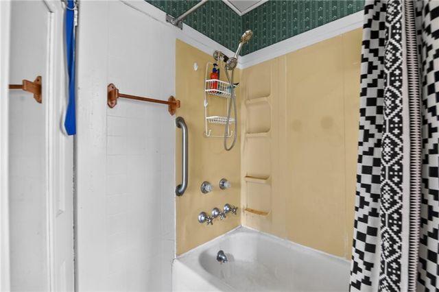 906 Columbia Avenue, Leavenworth, KS 66048