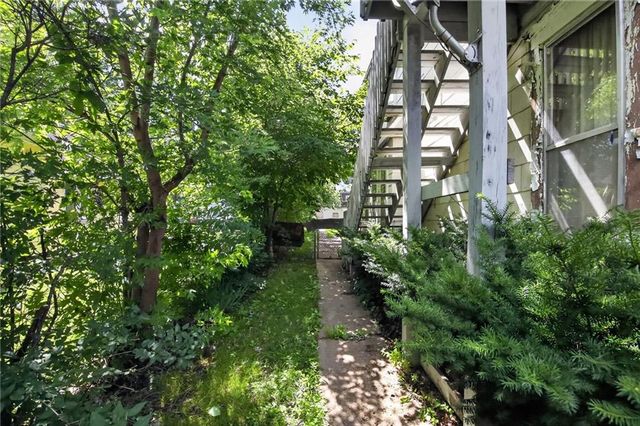 906 Columbia Avenue, Leavenworth, KS 66048