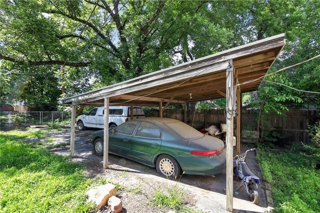 906 Columbia Avenue, Leavenworth, KS 66048