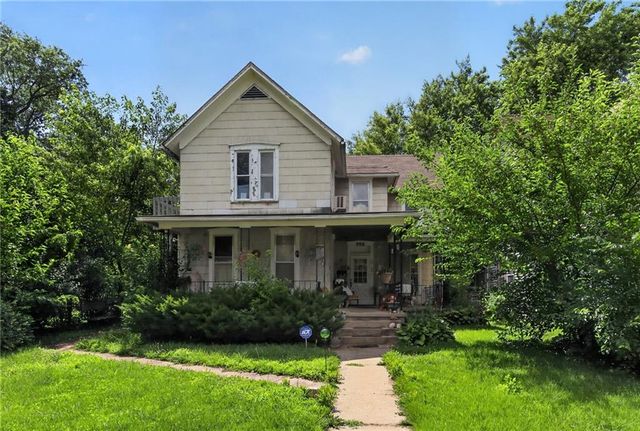 906 Columbia Avenue, Leavenworth, KS 66048