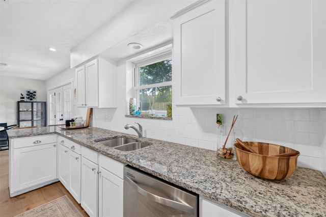2838 Ermine Way, Farmers Branch, TX 75234