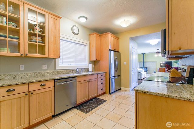 475 Columbia Street, Cathlamet, WA 98612