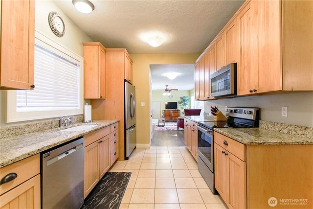 475 Columbia Street, Cathlamet, WA 98612