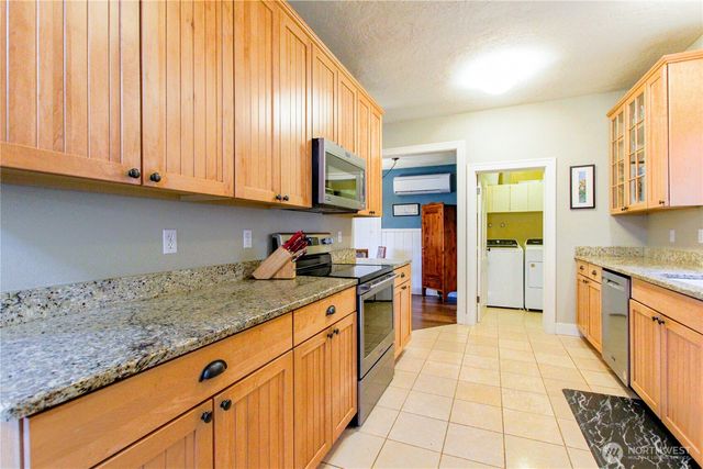 475 Columbia Street, Cathlamet, WA 98612