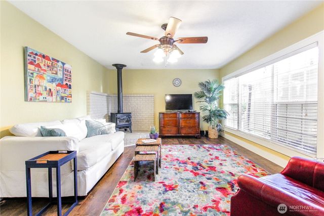 475 Columbia Street, Cathlamet, WA 98612