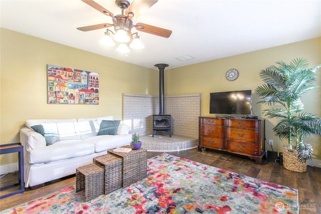 475 Columbia Street, Cathlamet, WA 98612