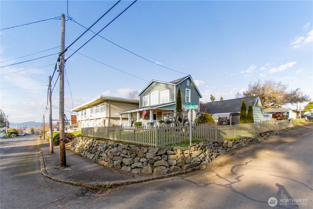 475 Columbia Street, Cathlamet, WA 98612