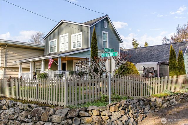 475 Columbia Street, Cathlamet, WA 98612