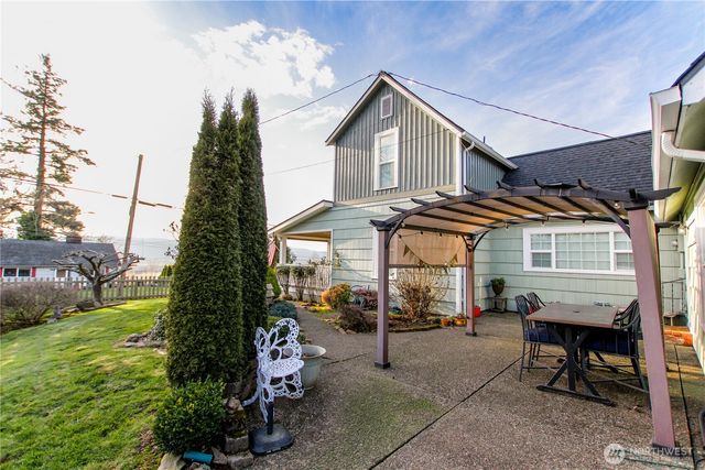 475 Columbia Street, Cathlamet, WA 98612