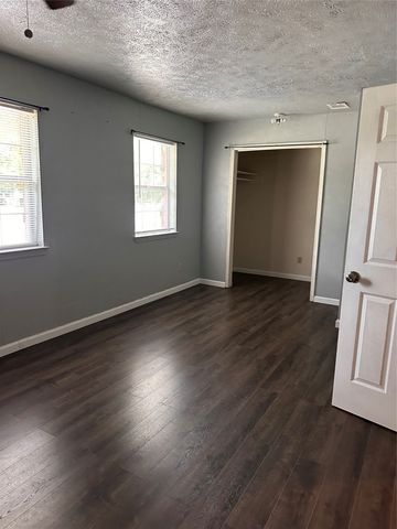 1214 Wolfe City Drive, Greenville, TX 75401
